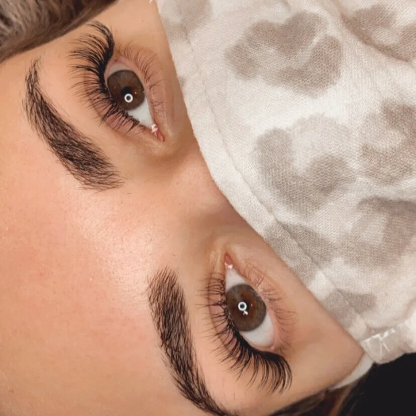 Natural looking lash online extensions